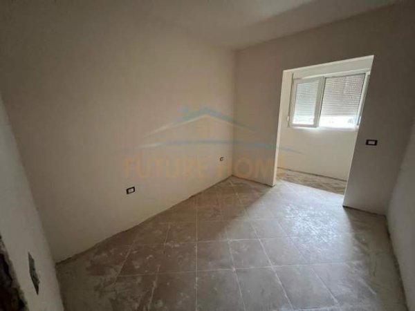 Korce, shitet apartament 1+1+BLK Kati 1, 62 m² 37.000 Euro (Lagjia 18, Korçë)