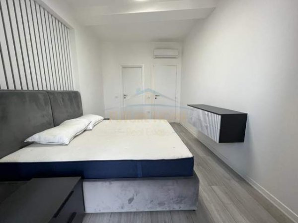 Tirane, jepet me qera apartament 1+1 600 Euro