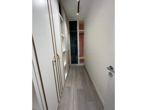 Tirane, jepet me qera apartament 1+1 600 Euro