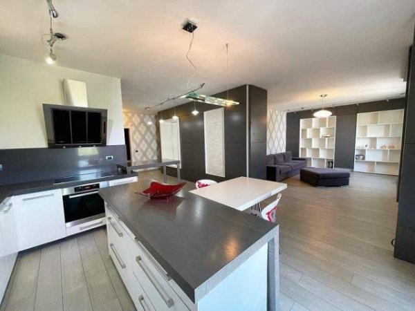 Tirane, jepet me qera apartament Kati 4, 120 m² 500 Euro (materniteti i ri)