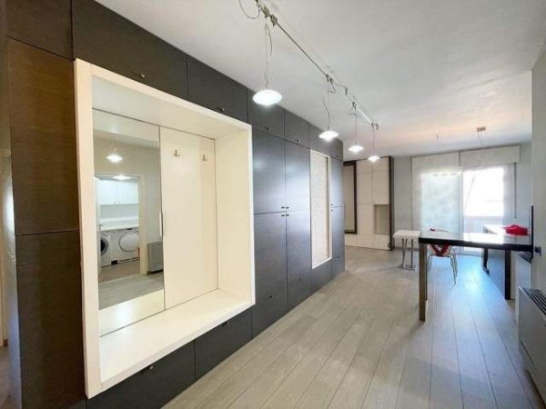 Tirane, jepet me qera apartament Kati 4, 120 m² 500 Euro (materniteti i ri)