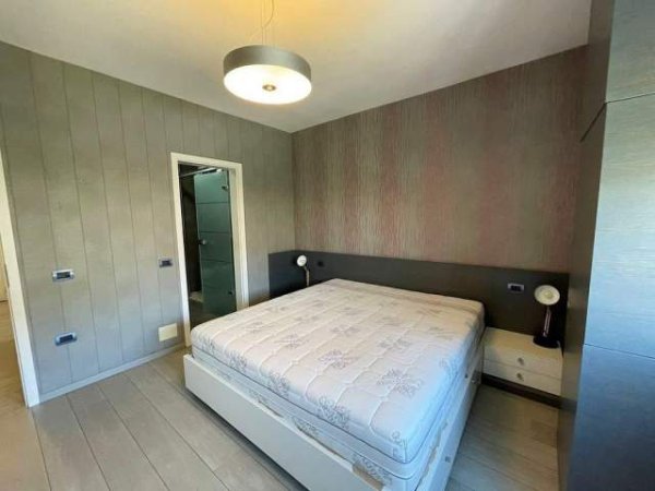 Tirane, jepet me qera apartament Kati 4, 120 m² 500 Euro (materniteti i ri)