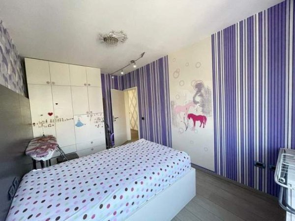 Tirane, jepet me qera apartament Kati 4, 120 m² 500 Euro (materniteti i ri)
