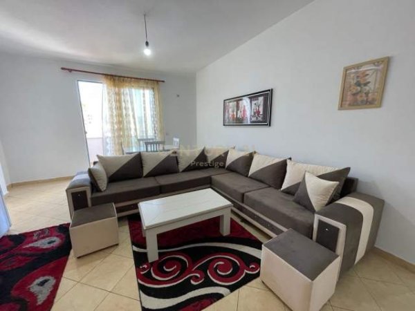Tirane, jepet me qera apartament 2+1 Kati 4, 90 m² 350 Euro (Besim Alla)