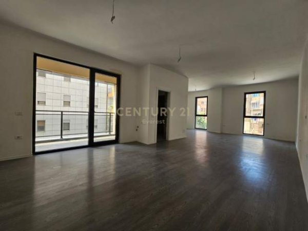 Tirane, shitet apartament 1+1+BLK Kati 1, 76 m² 190.000 Euro (Rruga E Kosovareve)