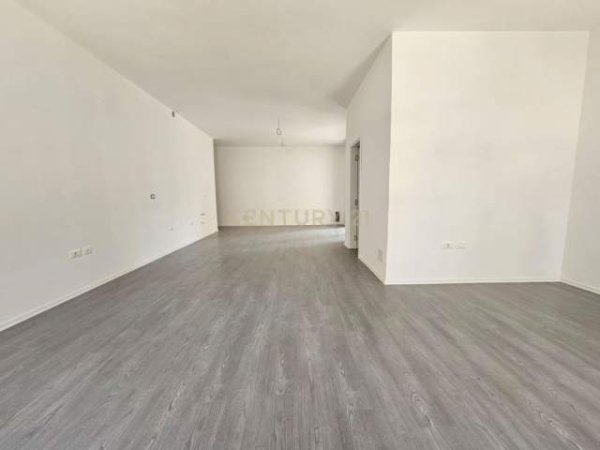 Tirane, shitet apartament 1+1+BLK Kati 1, 76 m² 190.000 Euro (Rruga E Kosovareve)