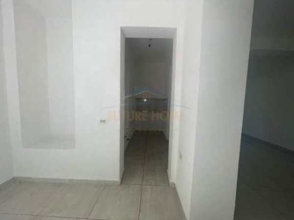 Tirane, jepet me qera ambjent biznesi Kati 0, 59 m² 500 Euro (Mine Peza)