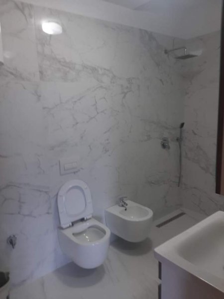 Tirane, jepet me qera apartament 2+1 Kati 7, 96 m² 45.000 Leke (Rruga e Dibres)