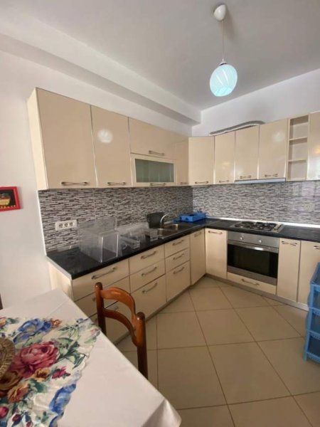 Tirane, jepet me qera apartament 1+1+BLK Kati 3, 35.000 Leke