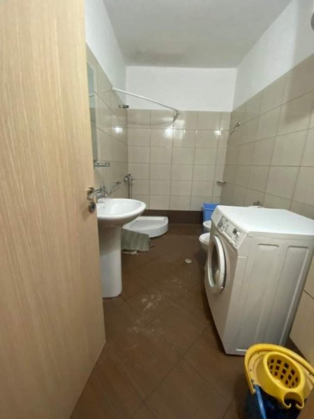 Tirane, jepet me qera apartament 1+1+BLK Kati 3, 35.000 Leke