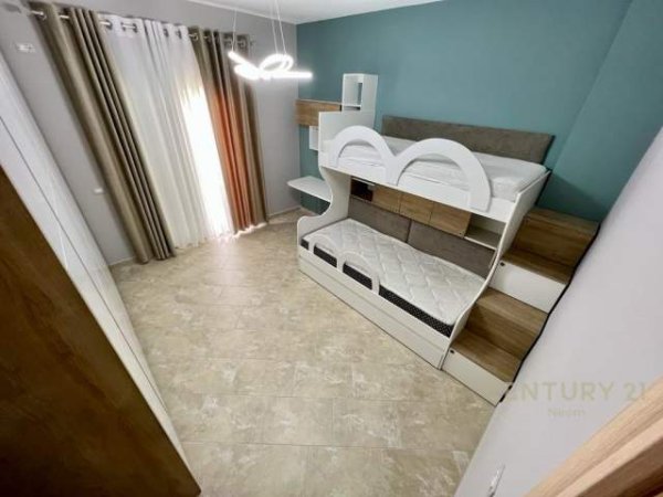 Tirane, jepet me qera apartament 2+1 Kati 4, 120 m² 650 Euro (LIQENI I THATE)