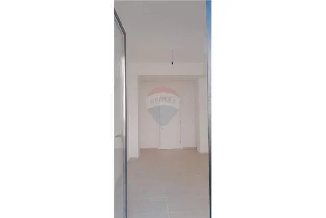 Tirane, jepet me qera zyre Kati 1, 108 m² 500Euro (Kodra e Diellit 1)