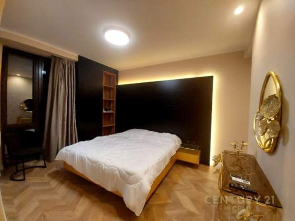 Tirane, jepet me qera apartament 1+1 1.200 Euro (PARK GATE)