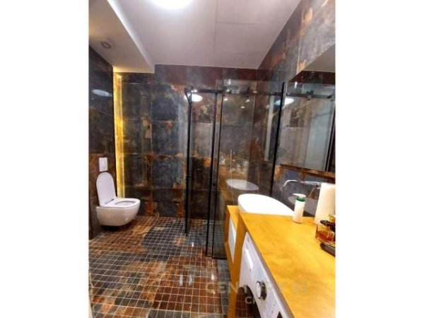 Tirane, jepet me qera apartament 1+1 1.200 Euro (PARK GATE)