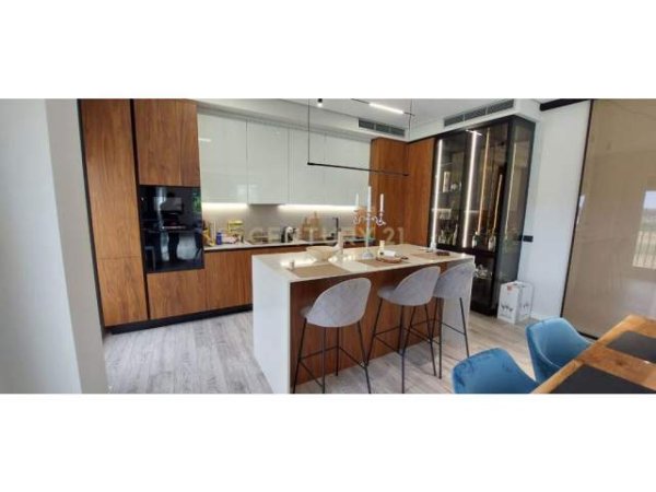 Tirane,  apartament 2+1 1.500 Euro