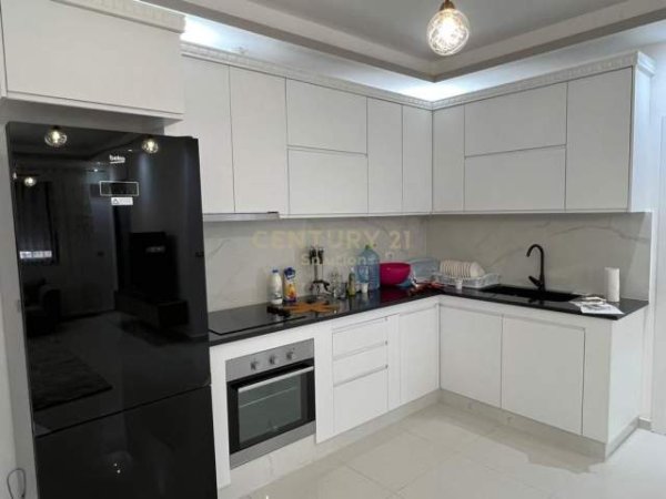 Tirane, jepet me qera apartament 2+1+BLK Kati 8, 96 m² 500 Euro (Rruga Egnatia,Don Bosco,)