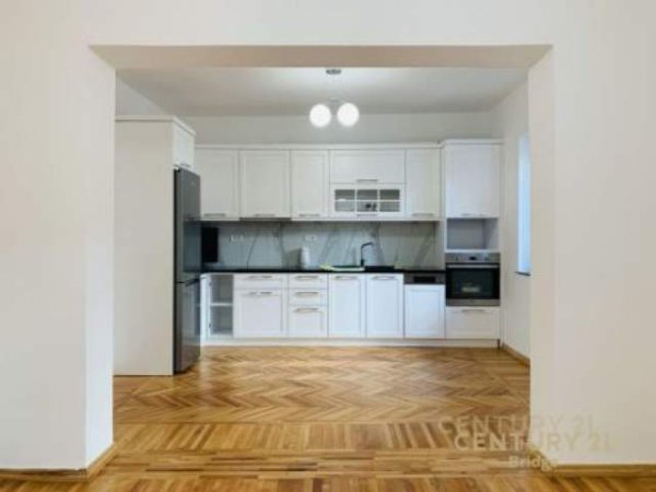 Tirane, jepet me qera apartament 2+1+BLK Kati 3, 92 m² 600 Euro (Myslym Shyri)