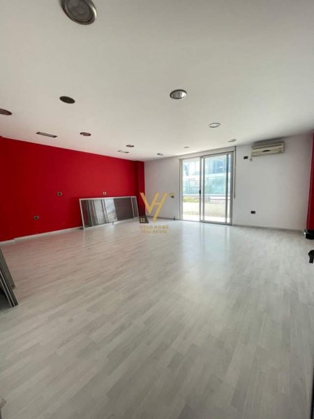 Tirane, jepet me qera ambjent biznesi Kati 1, 151 m² 850 Euro (casa italia)