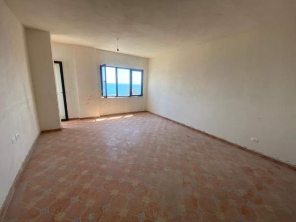Durres, Shitet apartament i pabanuar me pare 1+1+BLK Kati 4, 74 m² 1.200 Euro/m2 (Vila e Zogut)