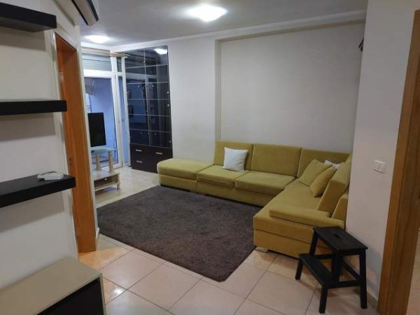 Tirane, jepet me qera apartament 2+1 Kati 8, 80 m² 430 Euro (Ish ekspozita)