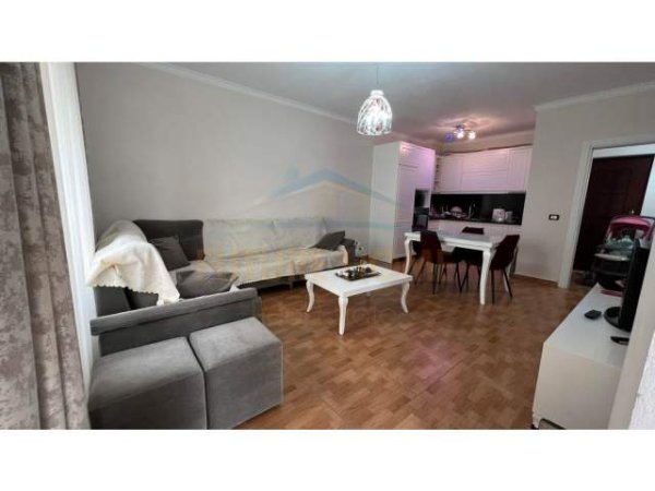 Tirane, jepet me qera apartament 2+1 Kati 2, 90 m² 380 Euro