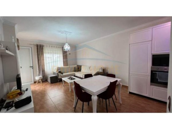 Tirane, jepet me qera apartament 2+1 Kati 2, 90 m² 380 Euro
