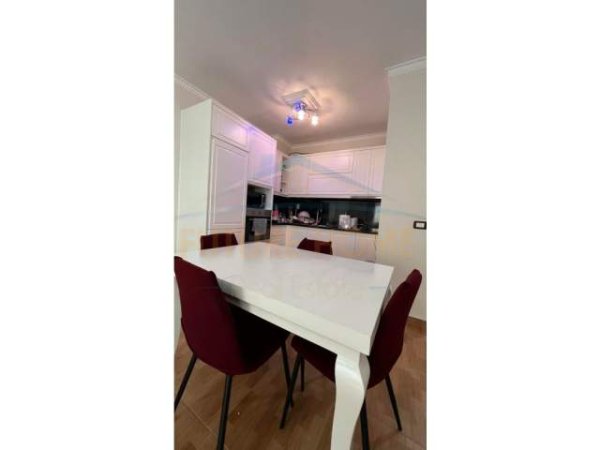 Tirane, jepet me qera apartament 2+1 Kati 2, 90 m² 380 Euro