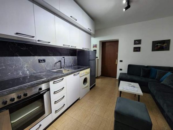 Tirane, jepet me qera garsonier 1+1 Kati 3, 50 m² 350 Euro (Myslym Shyri)