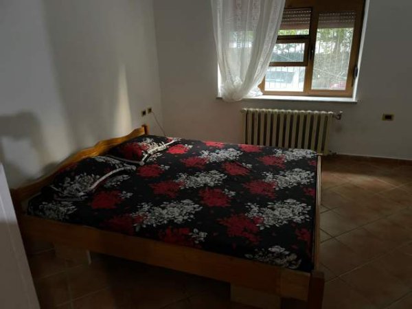 Tirane, jepet me qera apartament 2+1+A Kati 1, 90 m² 350 Euro (Brryli)