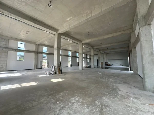 Tirane, jepet me qera magazine Kati 0, 800 m² 4.800 € (Prane Top Channel)