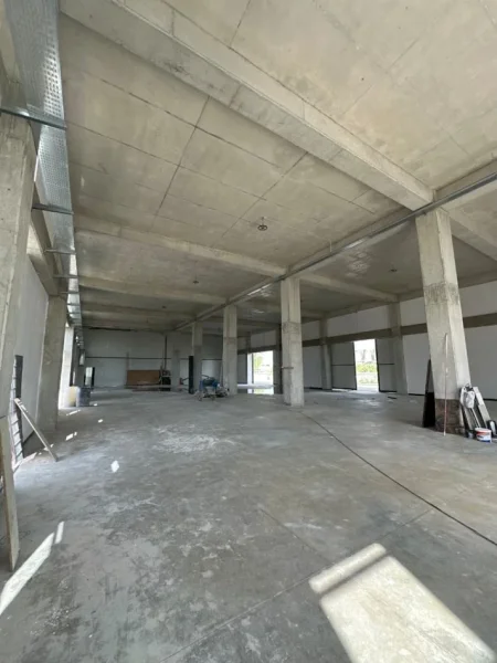 Tirane, jepet me qera magazine Kati 0, 800 m² 4.800 € (Prane Top Channel)