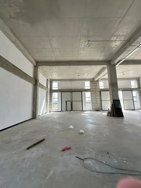 Tirane, jepet me qera magazine Kati 0, 800 m² 4.800 € (Prane Top Channel)