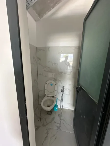 Tirane, jepet me qera magazine Kati 0, 800 m² 4.800 € (Prane Top Channel)