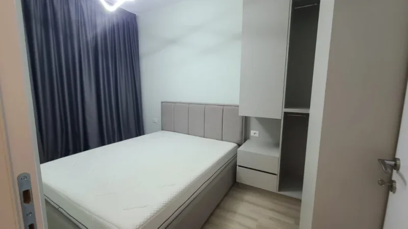 Tirane, jepet me qera apartament 1+1 Kati 9, 50 m² 800 € (Rruga Riza Cerova)