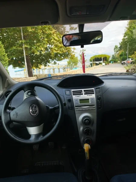 Pogradec, shitet makine Toyota Yaris Nafte, e zeze Manuale 195.000 km 3.700 €