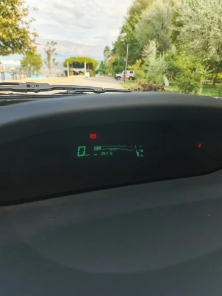 Pogradec, shitet makine Toyota Yaris Nafte, e zeze Manuale 195.000 km 3.700 €