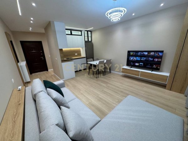 Tirane, shitet apartament 2+1 Kati 1, 93 m² 250.000 € (MYSLYM SHYRI)