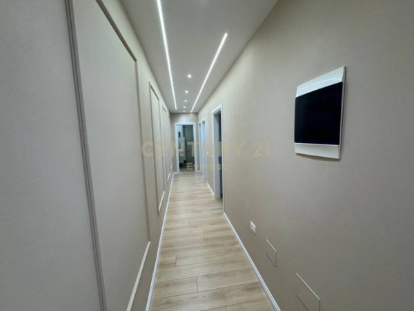 Tirane, shitet apartament 2+1 Kati 1, 93 m² 250.000 € (MYSLYM SHYRI)