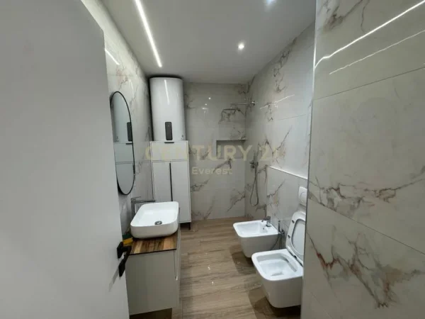 Tirane, shitet apartament 2+1 Kati 1, 93 m² 250.000 € (MYSLYM SHYRI)