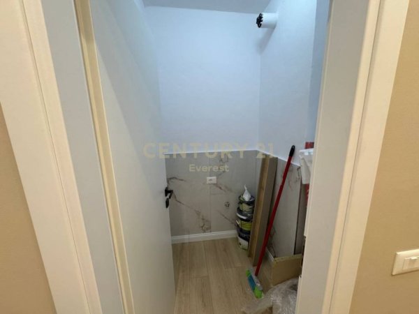 Tirane, shitet apartament 2+1 Kati 1, 93 m² 250.000 € (MYSLYM SHYRI)