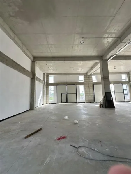 Tirane, jepet me qera ambjent biznesi Kati 0, 800 m² 4.800 € (kashar)