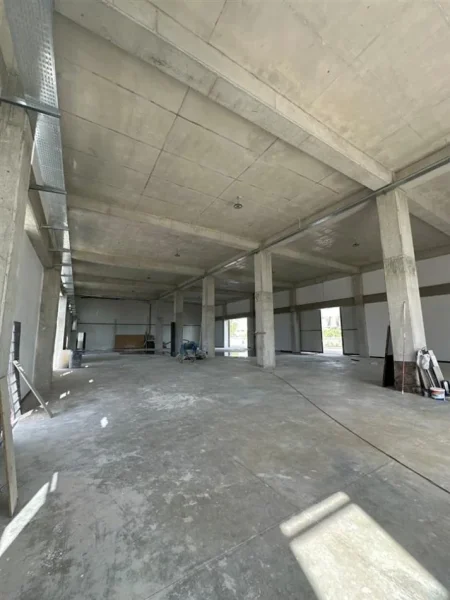 Tirane, jepet me qera ambjent biznesi Kati 0, 800 m² 4.800 € (kashar)