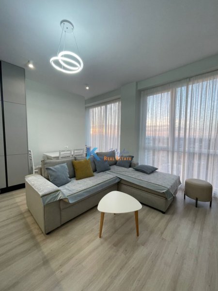 Tirane, jap me qera apartament 1+1+Ballkon Kati 9, 50 m² 650 € (afer Shkolles se Kuqe)