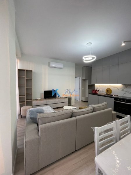 Tirane, jap me qera apartament 1+1+Ballkon Kati 9, 50 m² 650 € (afer Shkolles se Kuqe)