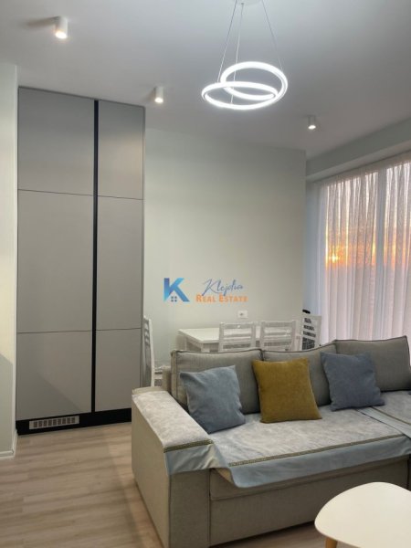 Tirane, jap me qera apartament 1+1+Ballkon Kati 9, 50 m² 650 € (afer Shkolles se Kuqe)