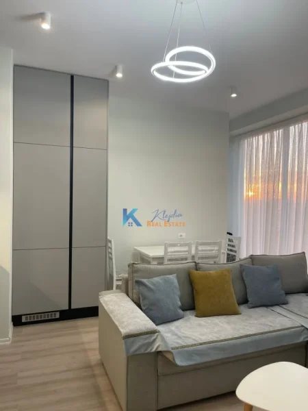 Tirane, jap me qera apartament 1+1+Ballkon Kati 9, 50 m² 650 € (afer Shkolles se Kuqe)