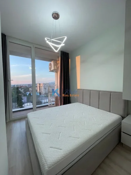 Tirane, jap me qera apartament 1+1+Ballkon Kati 9, 50 m² 650 € (afer Shkolles se Kuqe)