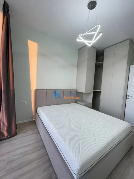 Tirane, jap me qera apartament 1+1+Ballkon Kati 9, 50 m² 650 € (afer Shkolles se Kuqe)