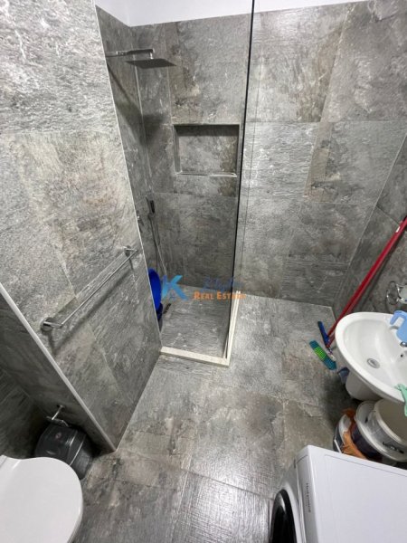 Tirane, jap me qera apartament 1+1+Ballkon Kati 9, 50 m² 650 € (afer Shkolles se Kuqe)