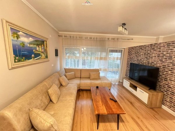 Tirane, jepet me qera apartament 2+1 Kati 0, 90 m² 700 € (kodra e diellit)